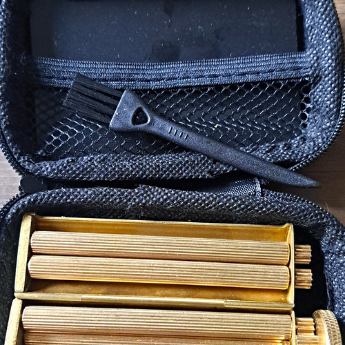 Gold colour metal tobacco - colour,